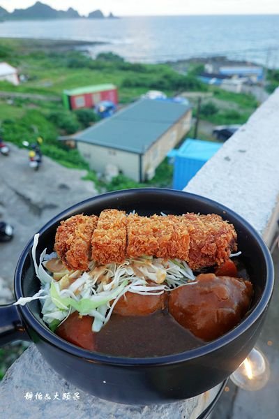 蘭嶼海景餐廳 ❙ 十一鄰 ❙ 看海小酌超chill、頹廢工業風 露天海景酒吧!
