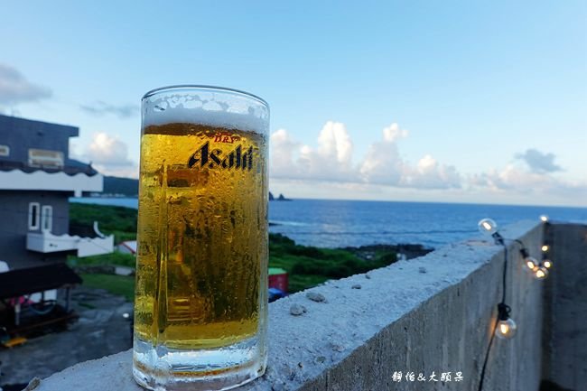 蘭嶼海景餐廳 ❙ 十一鄰 ❙ 看海小酌超chill、頹廢工業風 露天海景酒吧!