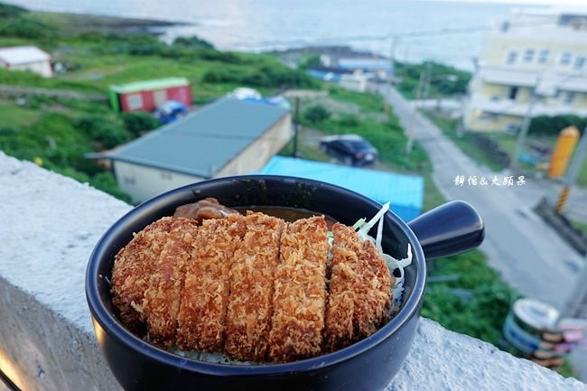 蘭嶼海景餐廳 ❙ 十一鄰 ❙ 看海小酌超chill、頹廢工業風 露天海景酒吧!