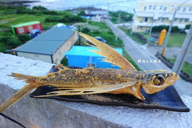 蘭嶼海景餐廳 ❙ 十一鄰 ❙ 看海小酌超chill、頹廢工業風 露天海景酒吧!