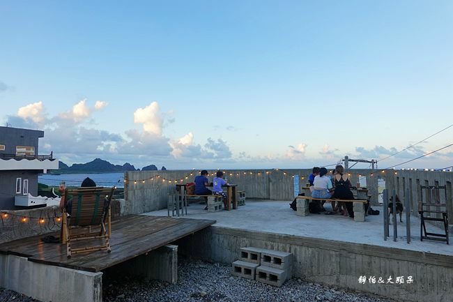 蘭嶼海景餐廳 ❙ 十一鄰 ❙ 看海小酌超chill、頹廢工業風 露天海景酒吧!