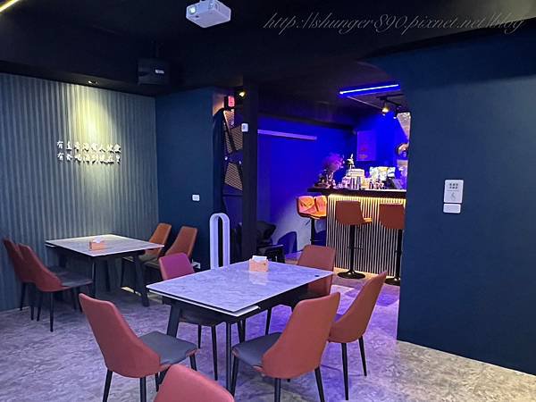 宜蘭夜店風餐酒館-各式餐點 / 調酒 / 歡唱包廂High翻天？