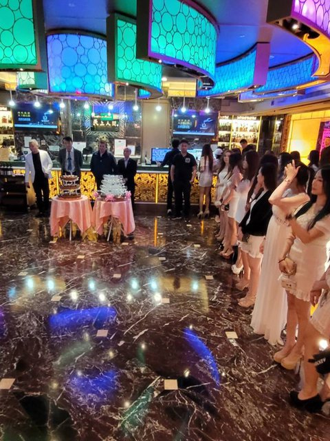 天上人間 六星級 名商俱樂部