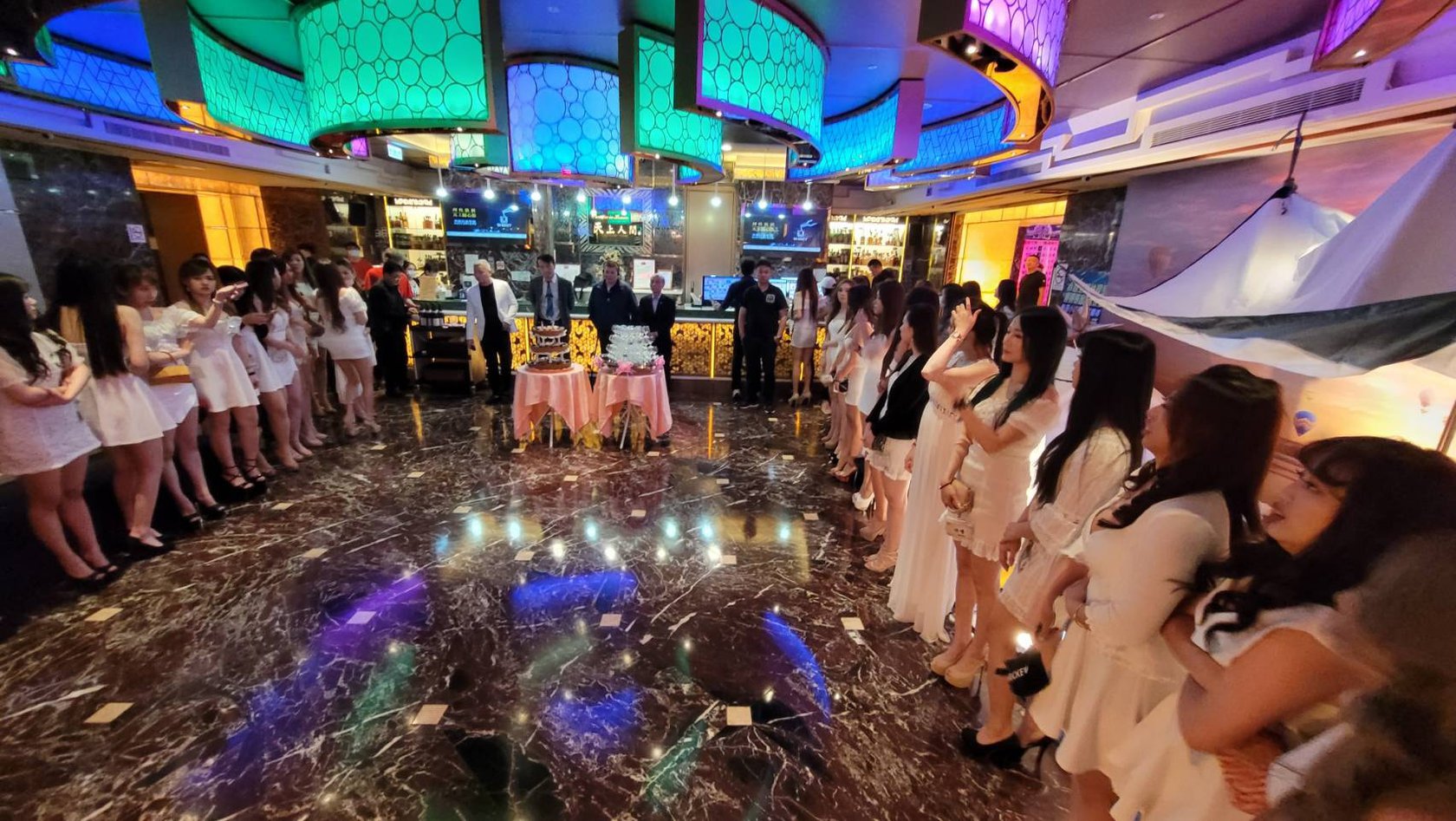 天上人間 六星級 名商俱樂部