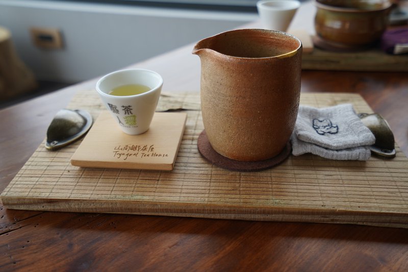 嘉義阿里山「山角鐵茶屋」｜隱藏在茶園間的新潮茶屋，氣氛一流茶飲點心也很棒！