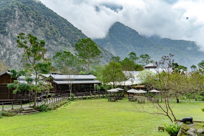 太魯閣山月村，峽谷中的小木屋，體驗部落文化與生態之美！