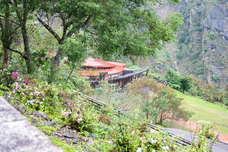 太魯閣山月村，峽谷中的小木屋，體驗部落文化與生態之美！