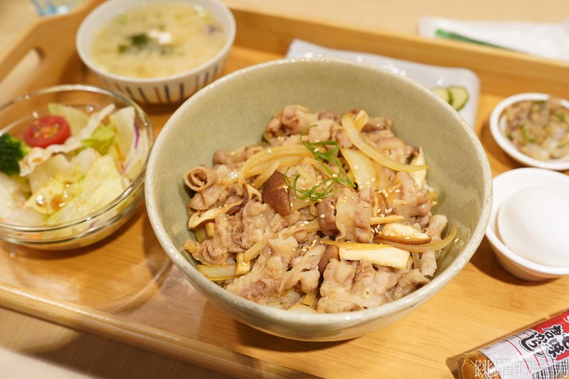 花蓮市立丼物園-好萌的花蓮簡餐店，環境舒服空間好、花蓮好吃丼飯推薦