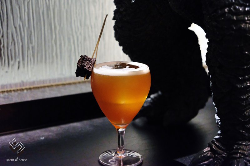 醞釀一杯詩酒，極致的墮落極致的美《夜闌 Ye-Lan Bar》台南老宅酒吧