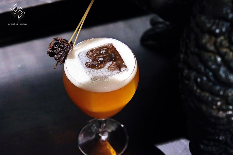醞釀一杯詩酒，極致的墮落極致的美《夜闌 Ye-Lan Bar》台南老宅酒吧