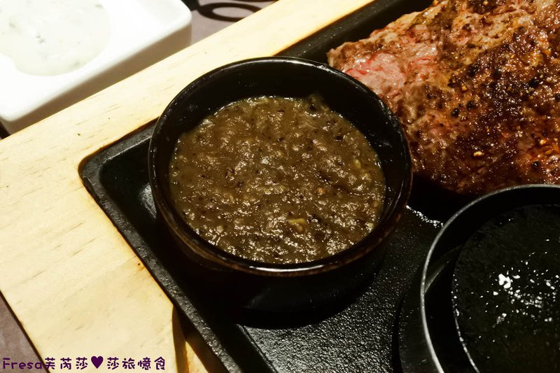 米塔炙燒牛排專門店，濕式熟成牛肉、鐵板排餐、半自助式吃到飽 X 來去約會吃牛排