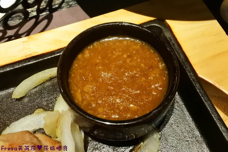 米塔炙燒牛排專門店，濕式熟成牛肉、鐵板排餐、半自助式吃到飽 X 來去約會吃牛排