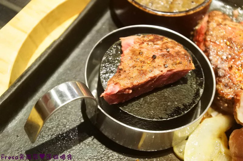 米塔炙燒牛排專門店，濕式熟成牛肉、鐵板排餐、半自助式吃到飽 X 來去約會吃牛排