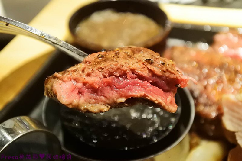 米塔炙燒牛排專門店，濕式熟成牛肉、鐵板排餐、半自助式吃到飽 X 來去約會吃牛排