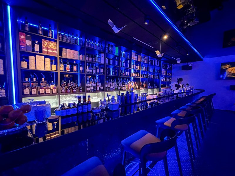 台南酒吧「Gecko Bar」台南最潮最時尚酒吧！太空艙星球吧風格！