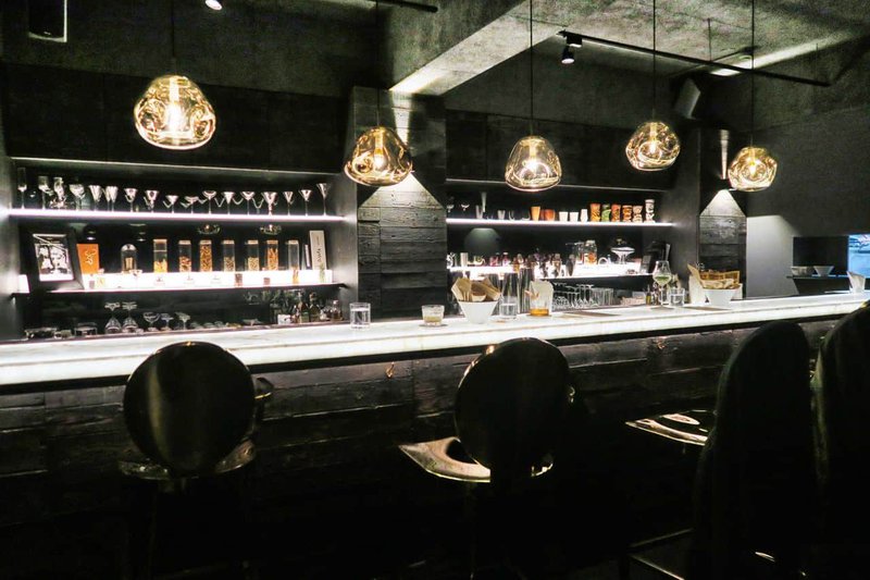 Bar PUN：信義安和的琥珀蜂巢以暗門隱藏的台北地下酒吧