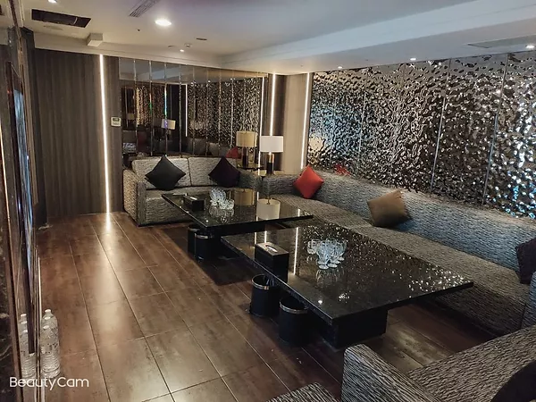 特蘭斯商務會館 禮服店