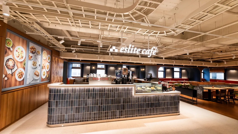 「eslite café」提供全天候餐食。