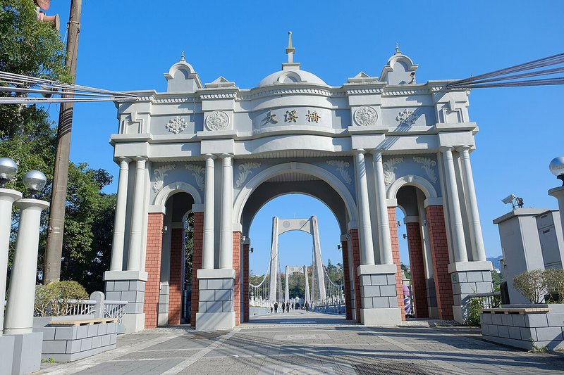 大溪橋，適合大溪河岸夜景與老街散步路線