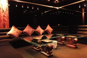 龍亨名商俱樂部