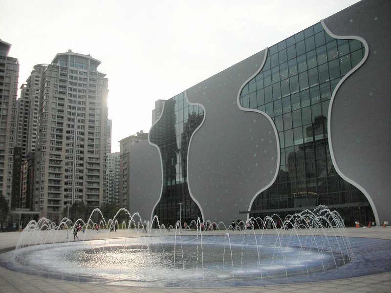 台中國家歌劇院外觀,代表城市夜生活與約會地點情境